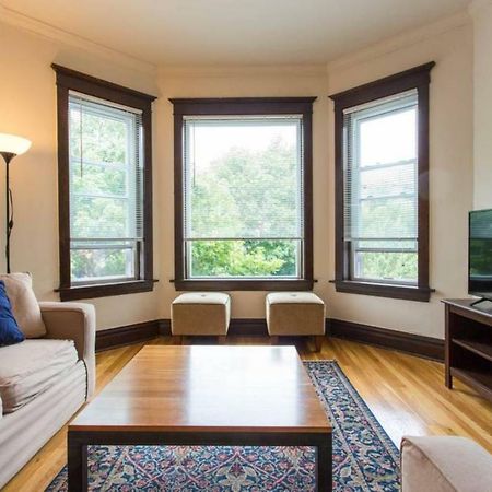 شقة Wrigley Oasis! Steps From The Field! - 3Bd 1Ba شيكاغو المظهر الخارجي الصورة