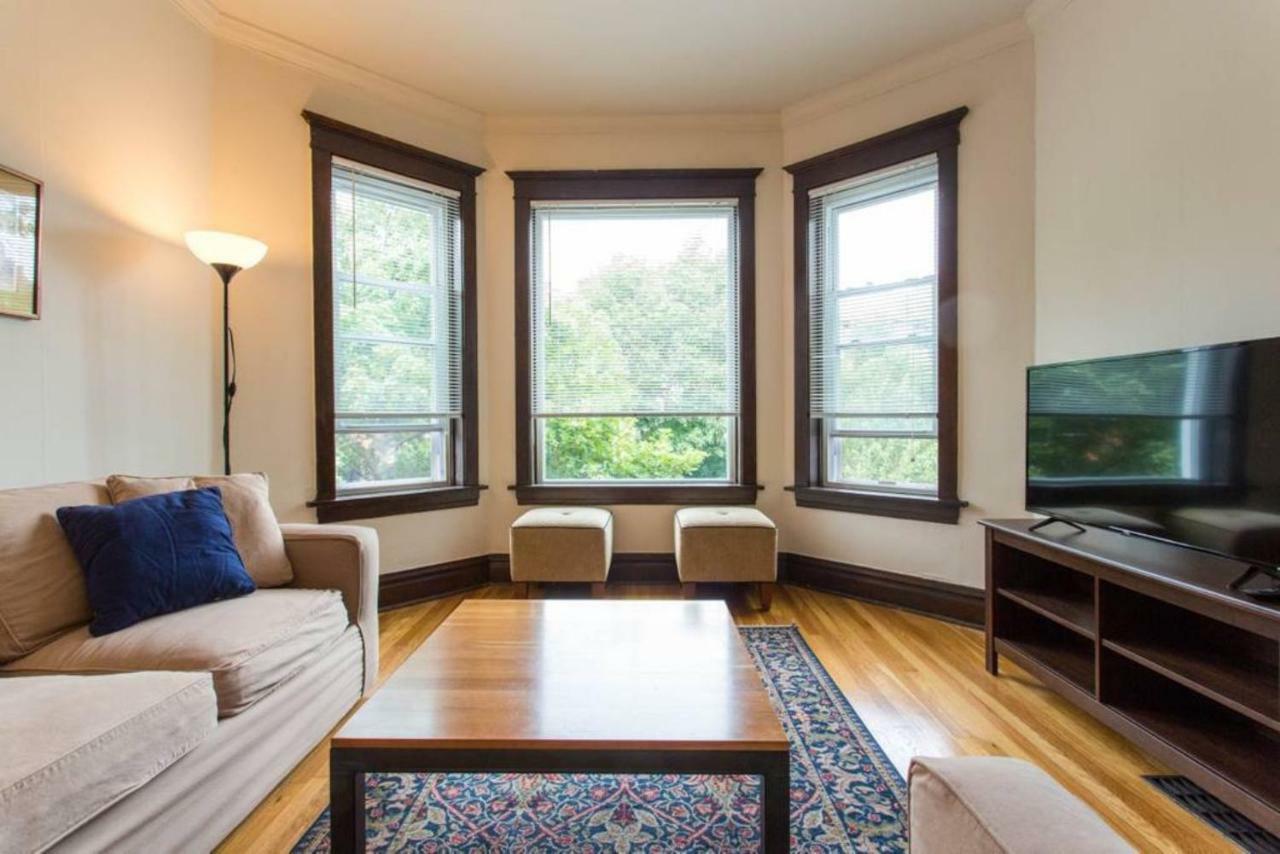 شقة Wrigley Oasis! Steps From The Field! - 3Bd 1Ba شيكاغو المظهر الخارجي الصورة